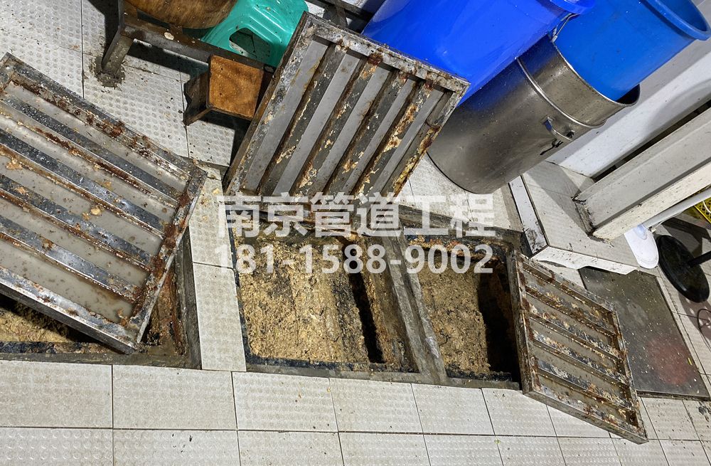 278柘塘城管中队食堂隔油池清理